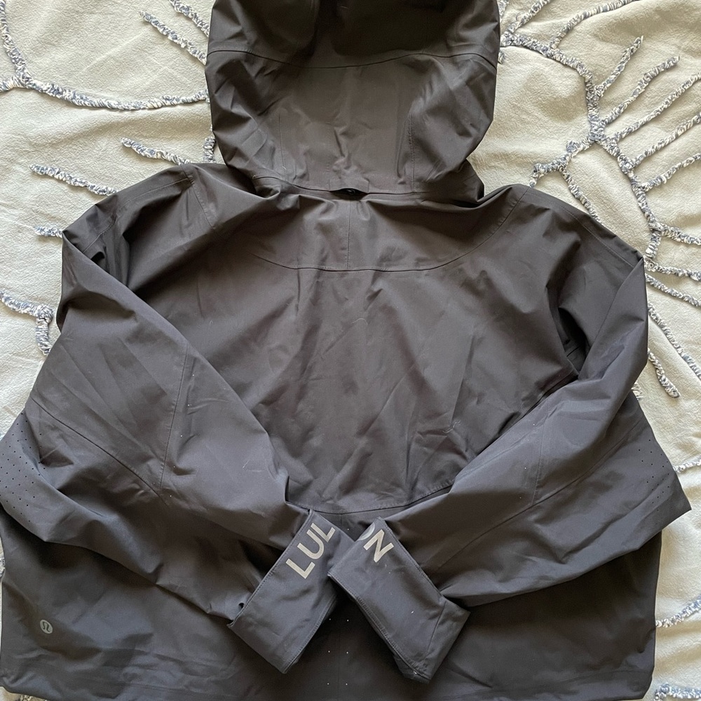 Lululemon cropped Rain Jacket